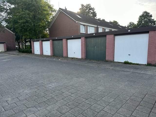 Garage Box Offenbachstraat 35, Tilburg - Zu Vermieten