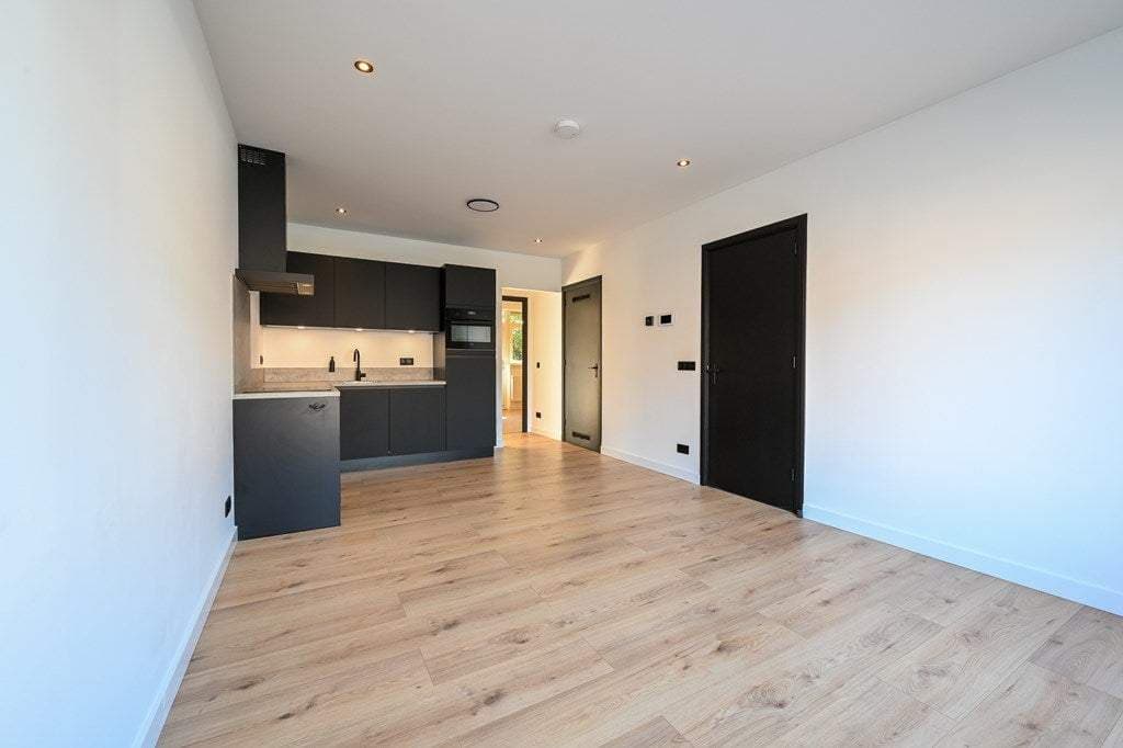Flat Dorpsweg, Oud Charlois, Rotterdam - Ground-floor Apartment