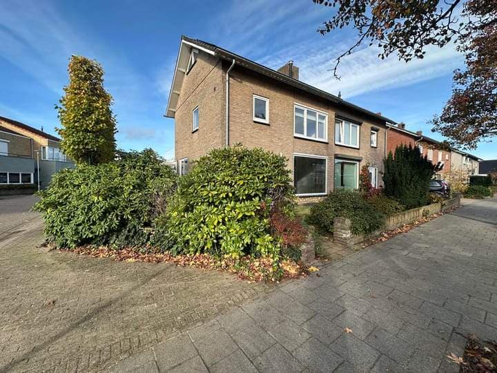 Semi-detached house Heistraat, Valkenswaard - For Rent