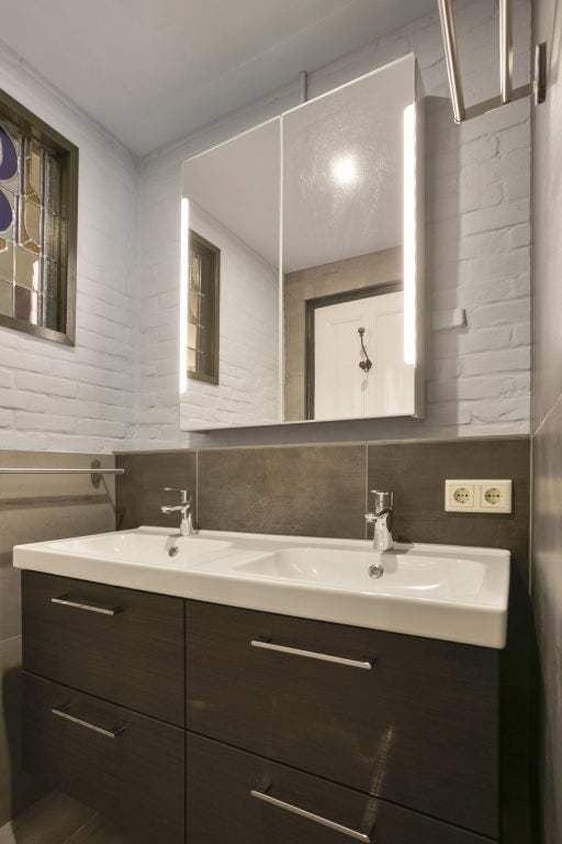Flat Jan Aartestraat, Tilburg - Furnished Upper-Floor Apartment