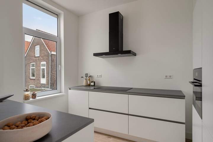 3-Laags bovenhuis aan Prins Hendrikstraat, Den Haag - Te Huur