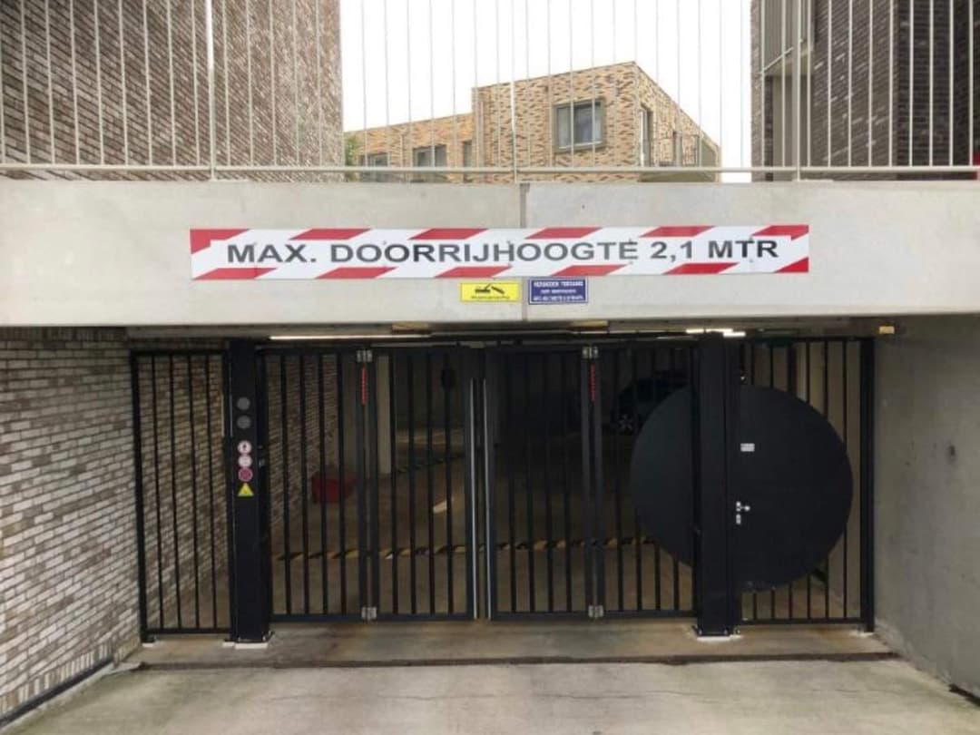 Parkeerplaats Mary van der Sluisstraat, Amsterdam - Te Huur