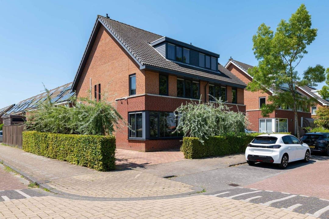 Semi-Detached House Middellantweide 13223 NE Hellevoetsluis - Te Huur