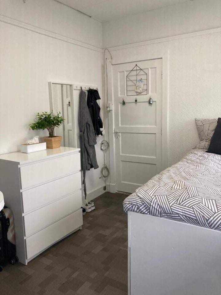 Uncarpeted Room for Rent - Langestraat, Hilversum