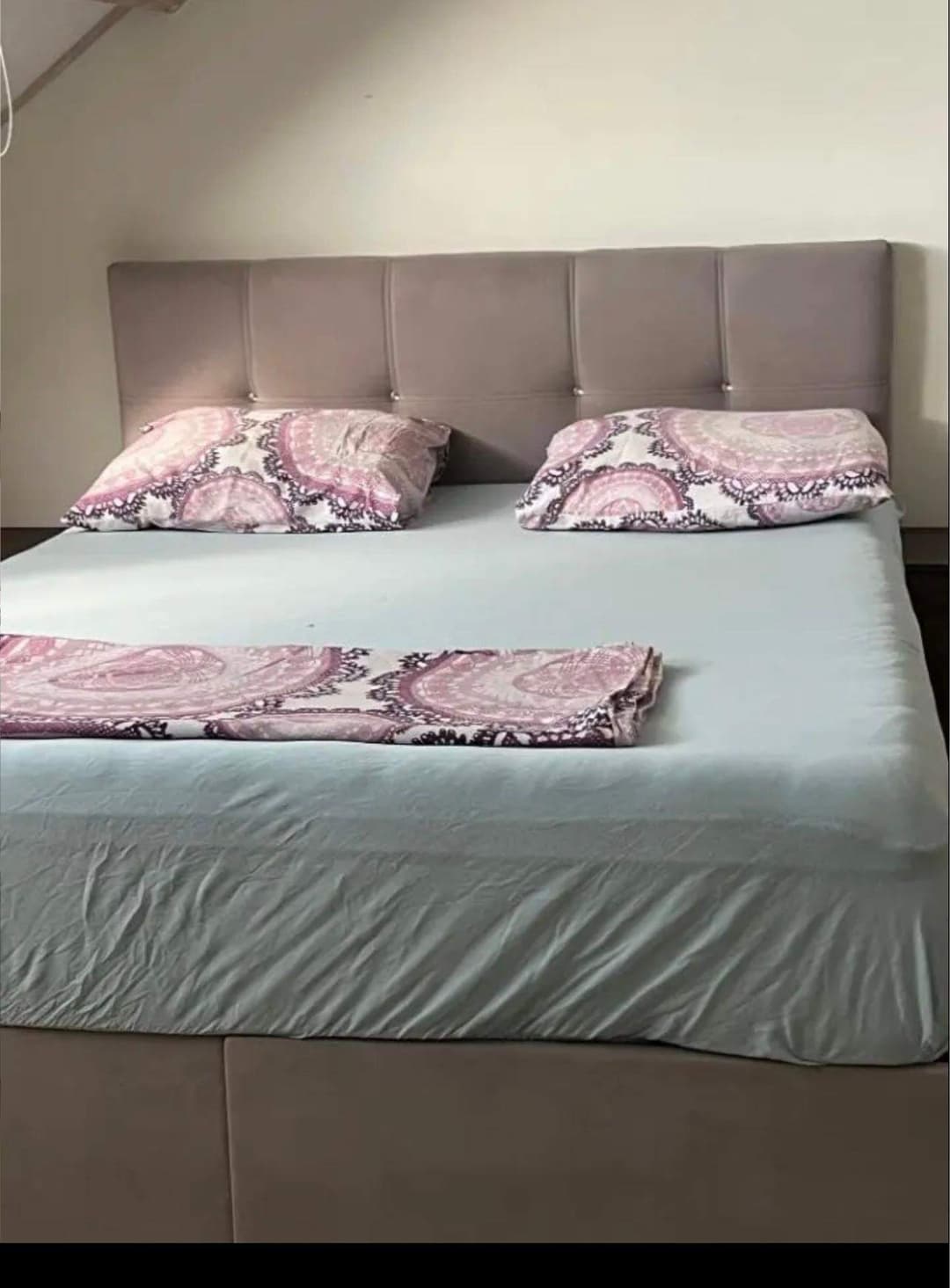 Zimmer Tjotterlaan, Zaandam – Möbliertes Dachzimmer