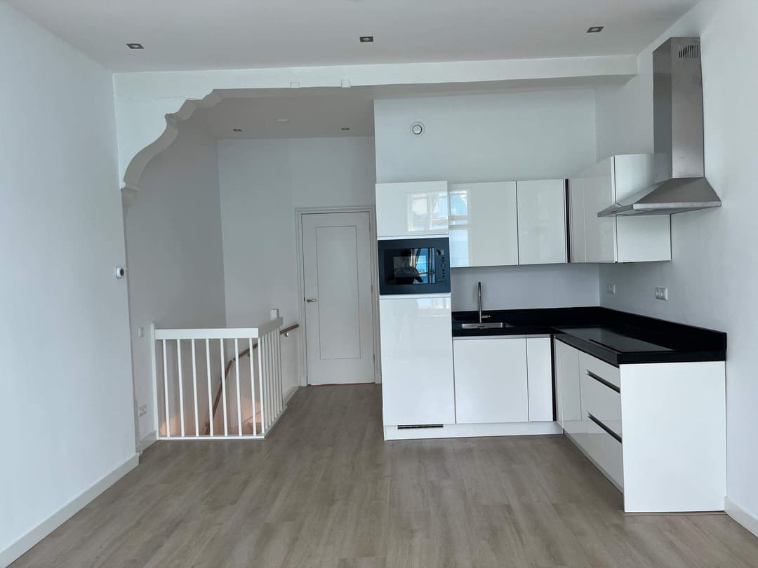 Unfurnished Apartment Nieuwe Rijn, Leiden - For Rent