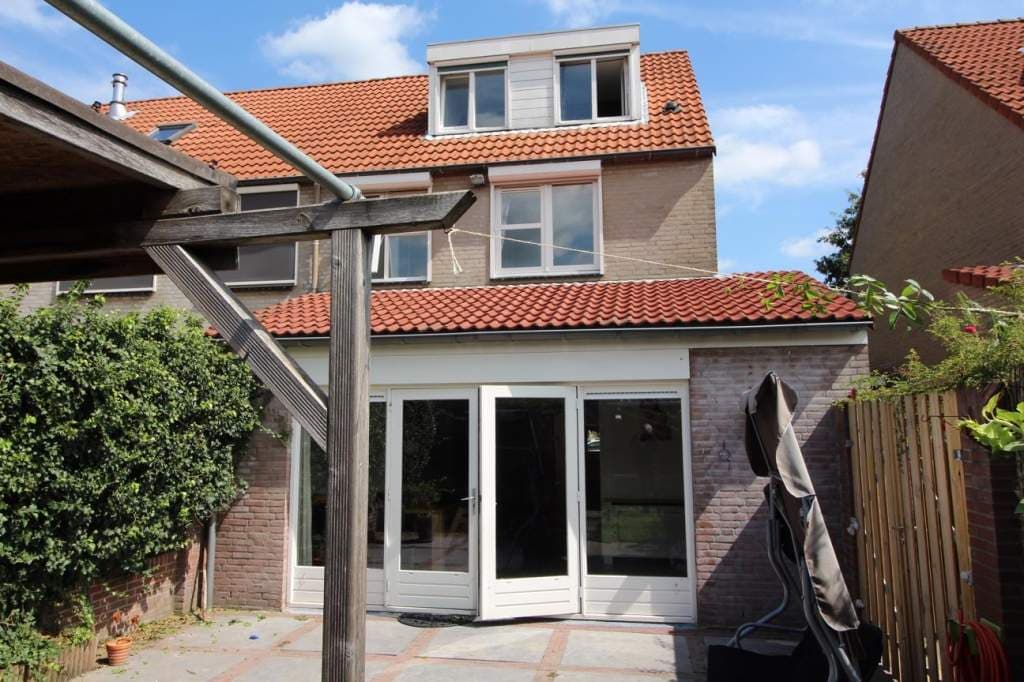Huis te huur aan de Marga Klompelaan, Rijen