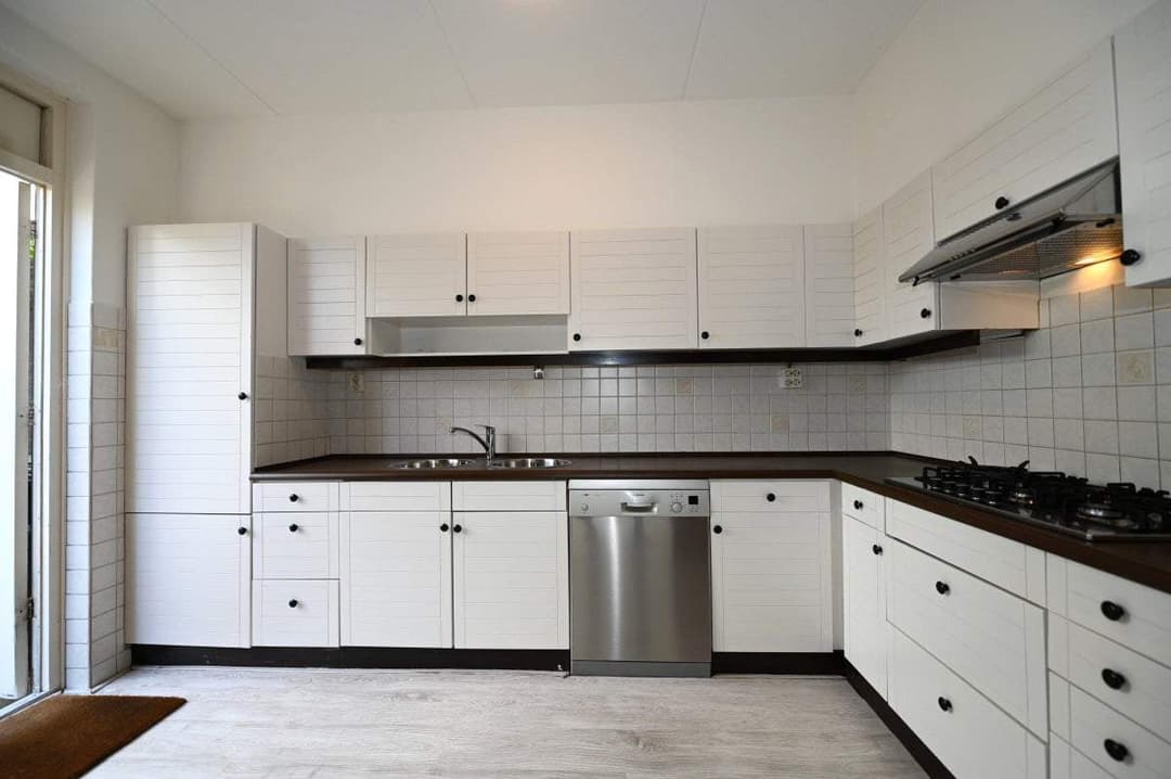 House Abraham Kuypersingel, Zwijndrecht - For Rent