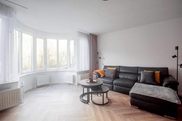 Two Bedroom Apartment on Bezuidenhoutseweg, Den Haag - For Rent