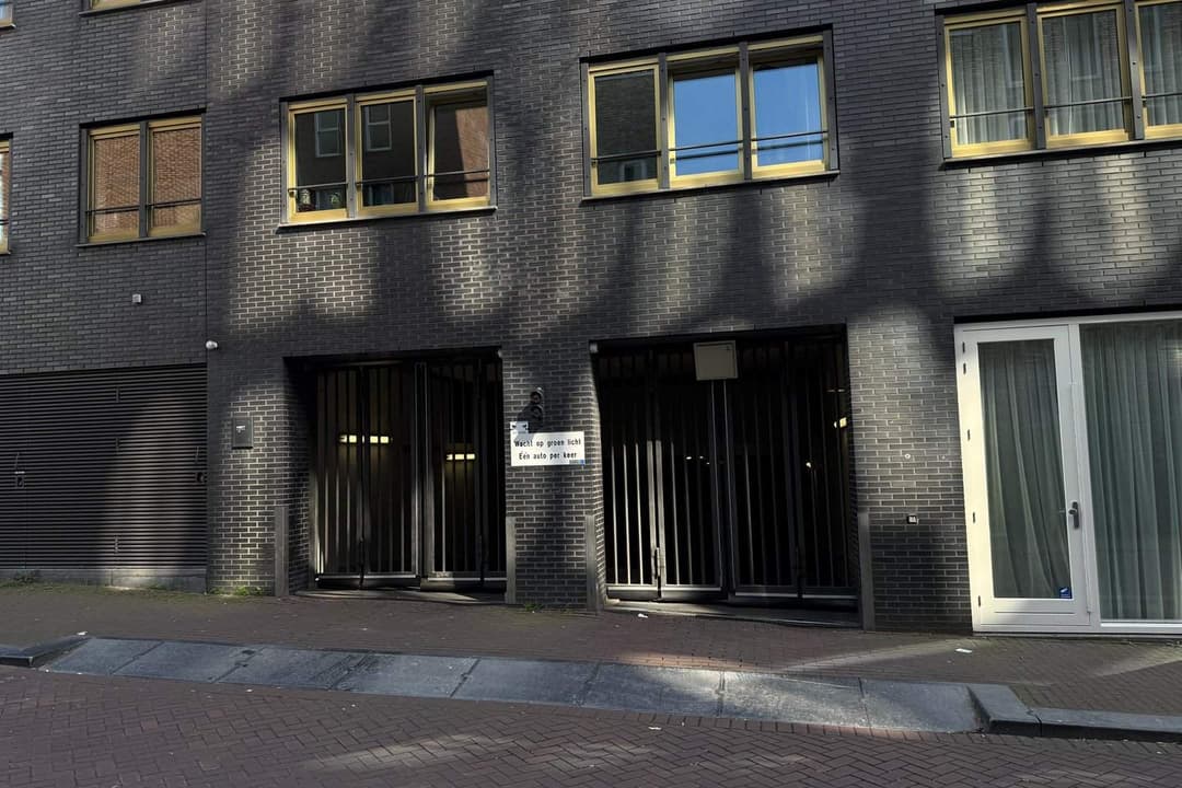 Place de Parking Westerdoksdijk 063, Amsterdam - À Louer