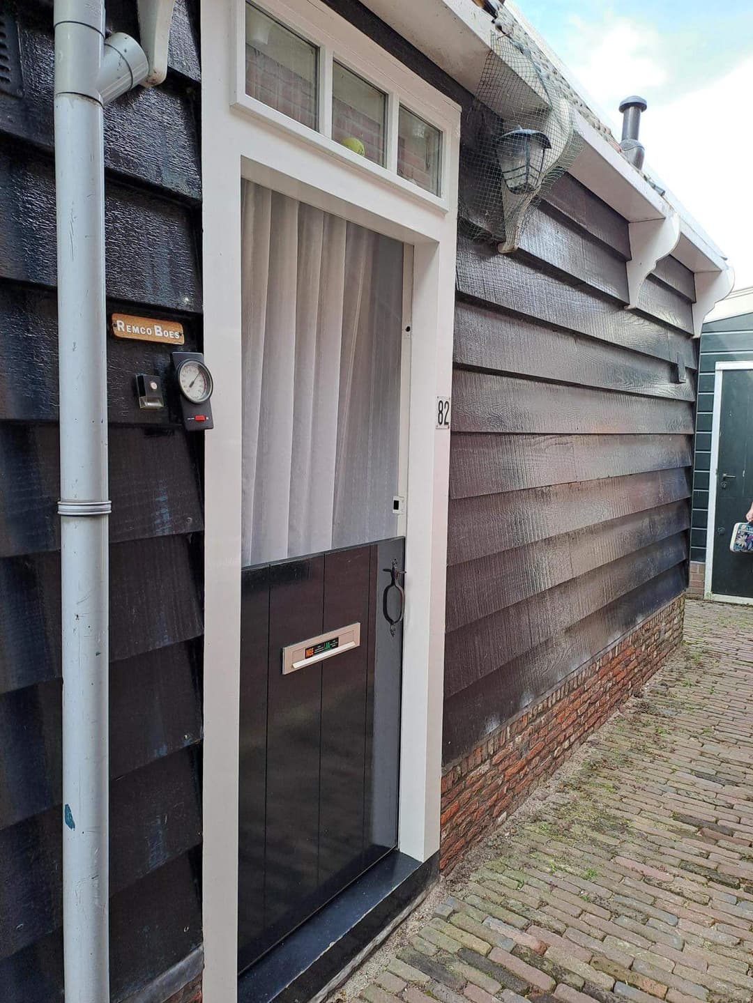 Kerkbuurt 82, Marken — Corner House