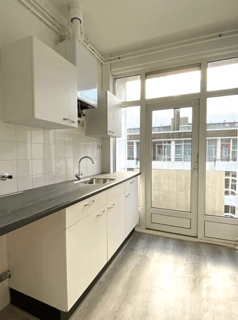 3-Room Apartment in Hoogstraat, Rotterdam - For Rent