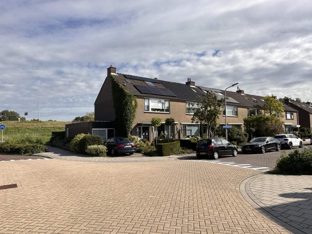 House Abraham Kuypersingel, Zwijndrecht - For Rent