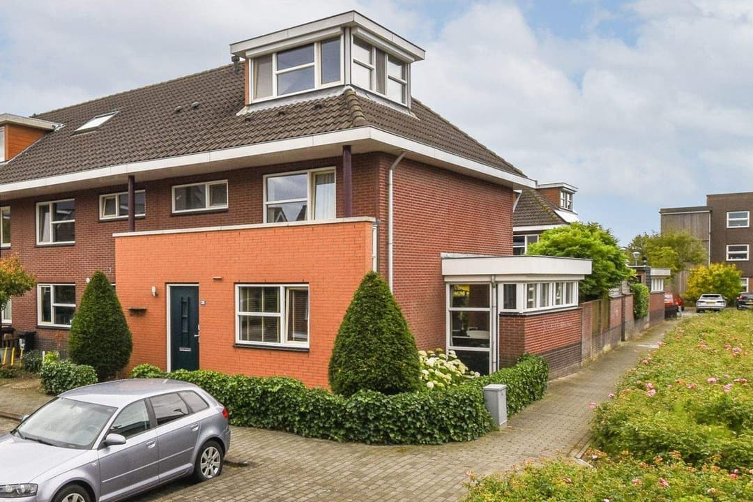 Corner Family Home Rodelindalaan 38, Nieuw-Vennep - Te Huur