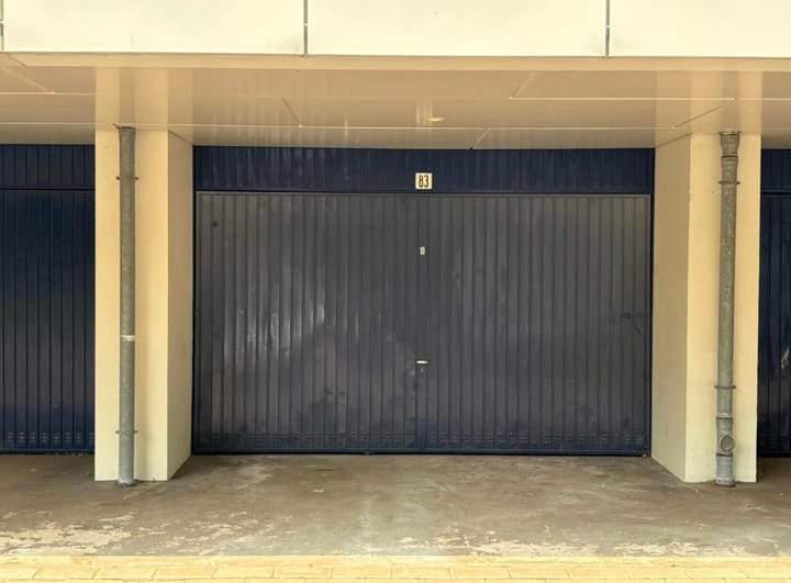 Garage Mensinge, Amsterdam - Te Huur