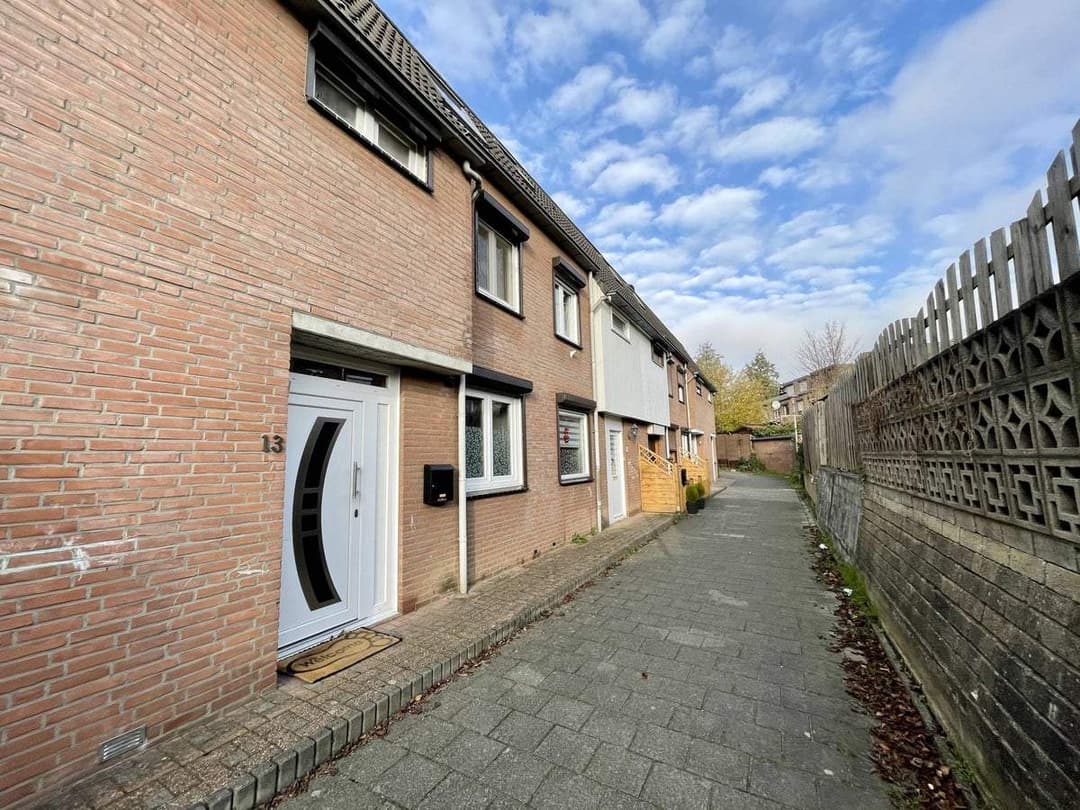 Maison mitoyenne familiale avec jardin, garage et espace de vie au grenier à Heerlen - Siluurstraat