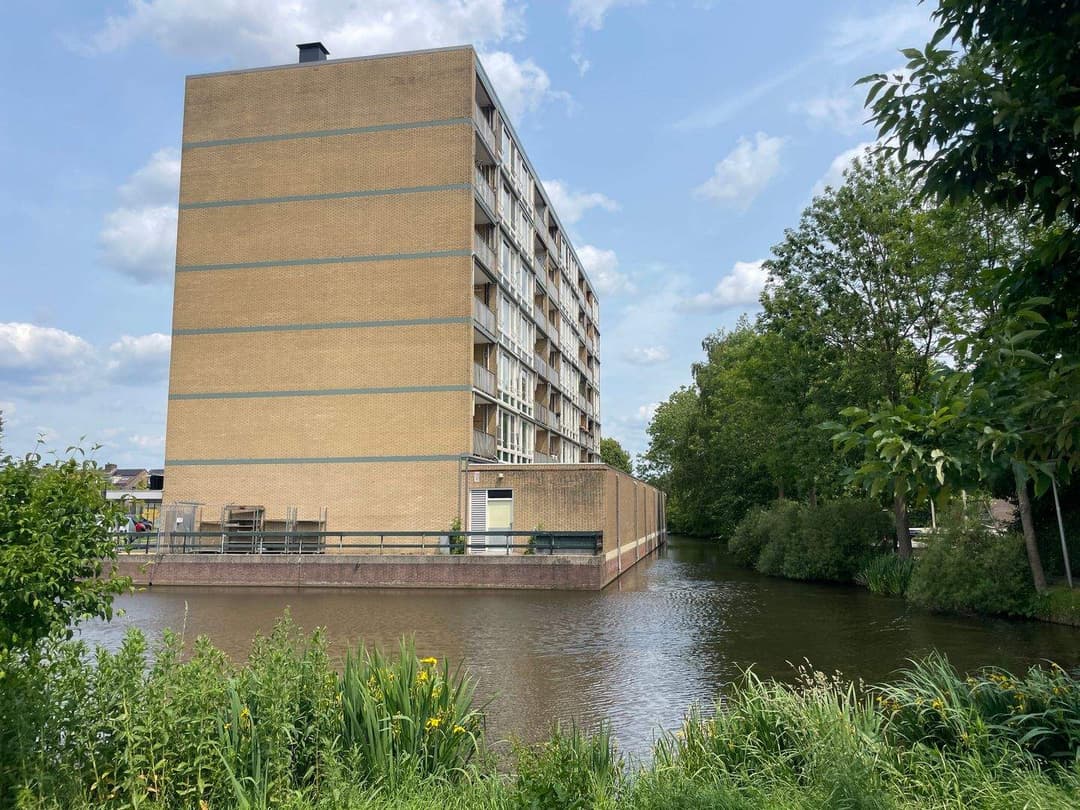 Furnished 2-Bedroom Apartment on Sluisplein, Ouderkerk aan de Amstel - For Rent