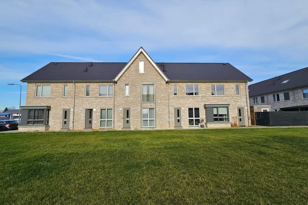 Arena 105346 KP Oss - En Alquiler