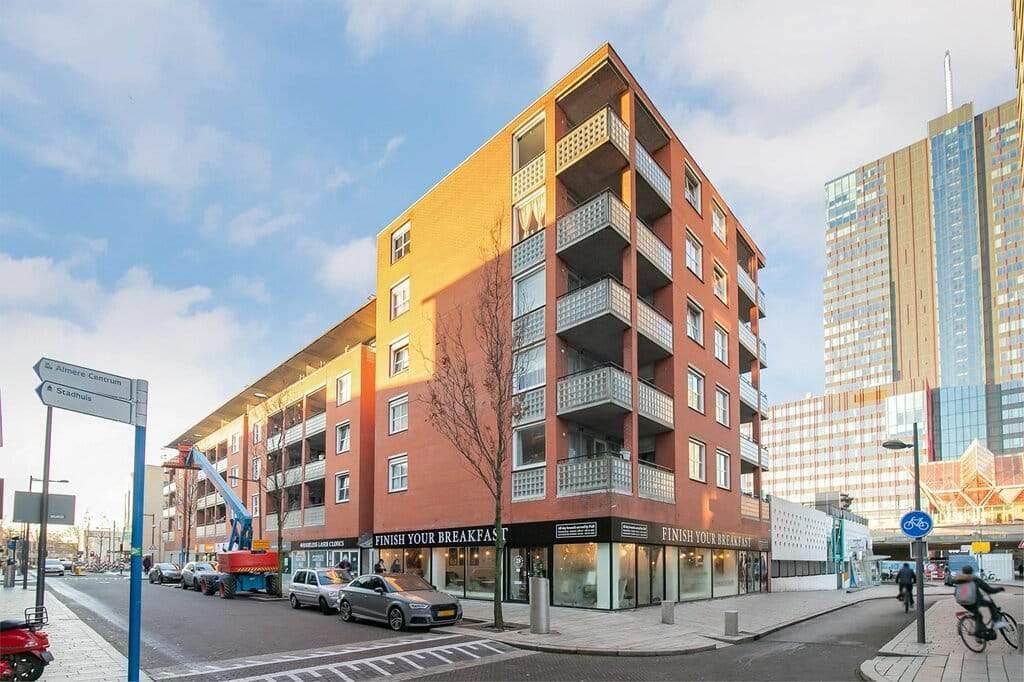 Apartamento de 3 habitaciones en Schoutstraat, Almere - En alquiler
