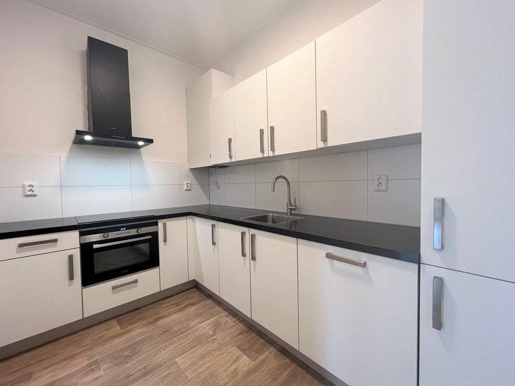 Flat Lange Hilleweg, Rotterdam - Te Huur