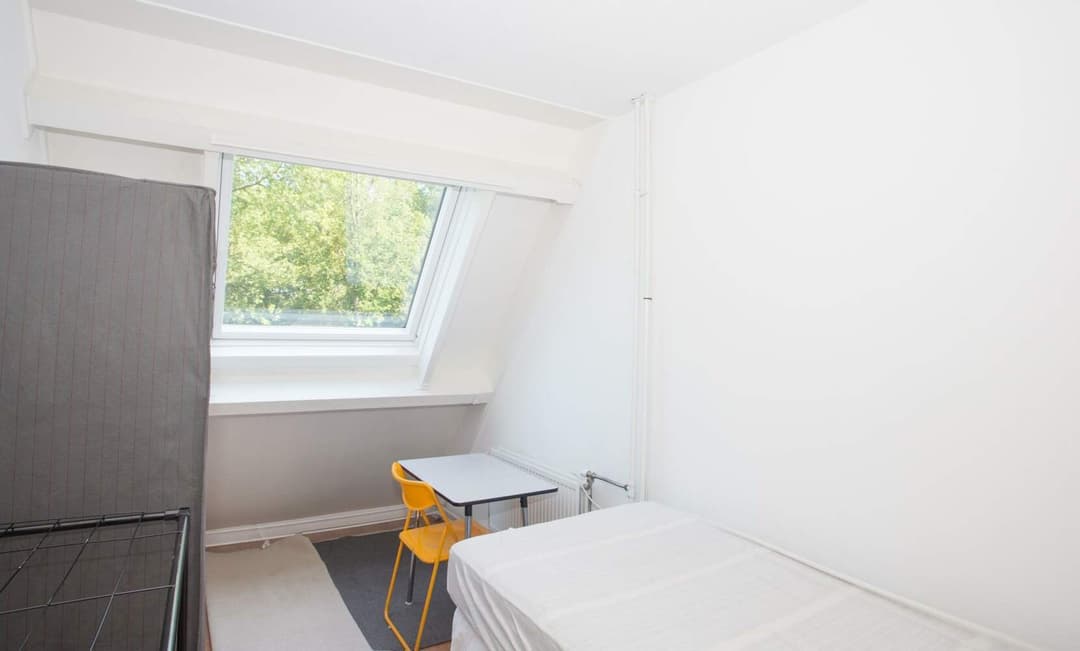 Kamer in de Albert Rousselstraat, Den Haag - Te Huur