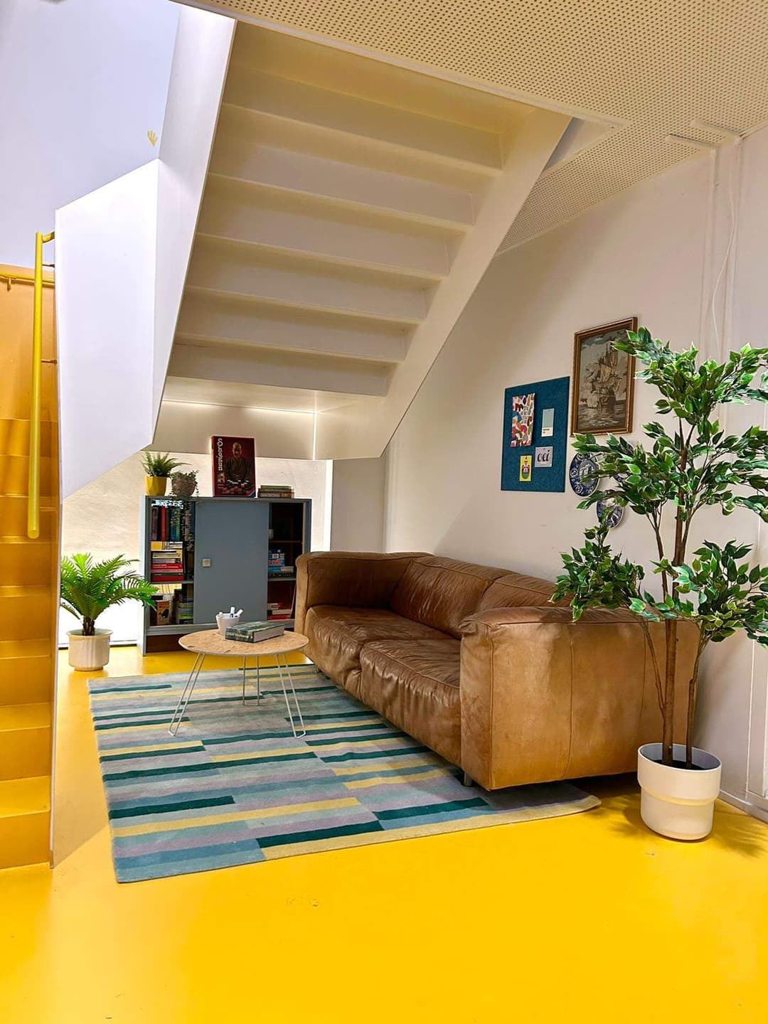 Self-contained studio at Krelis Louwenstraat, Amsterdam West - For Rent