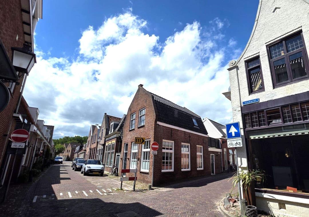Casa de Esquina de 3 Habitaciones en Vijzelstraat 251, Hoorn - Para Alquilar