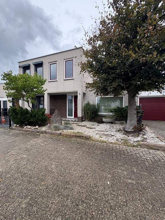 Family House Robert Kochstraat, Badhoevedorp - For Rent