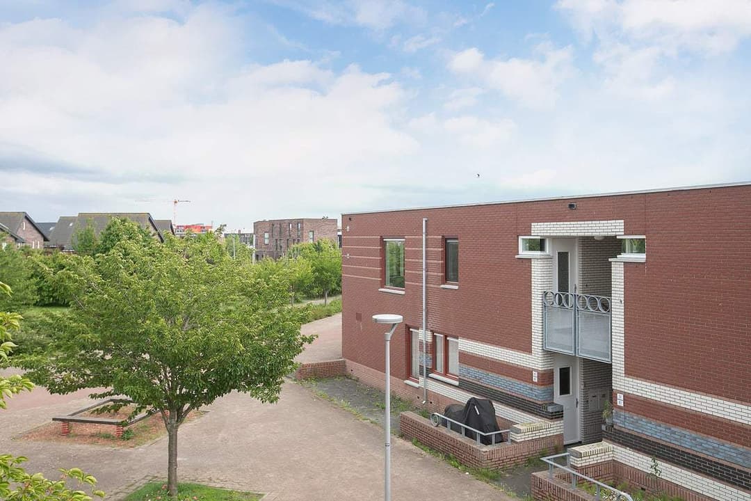 Huis James Cookroute 49, Almere - Te Huur