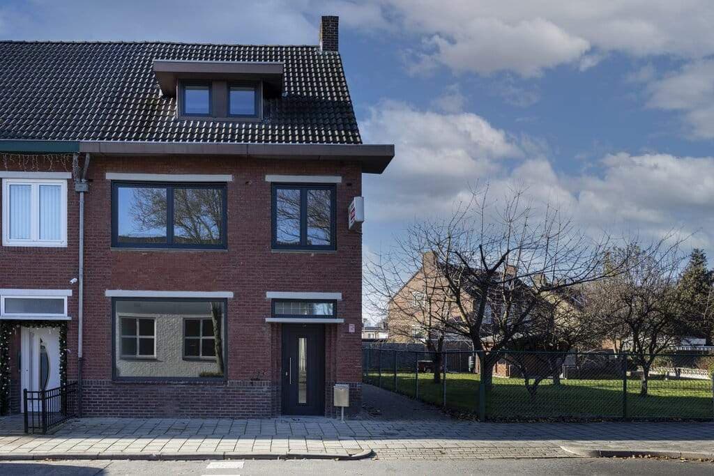 Hoekhuis De Wendelstraat 806372 VZ Landgraaf - Te Huur