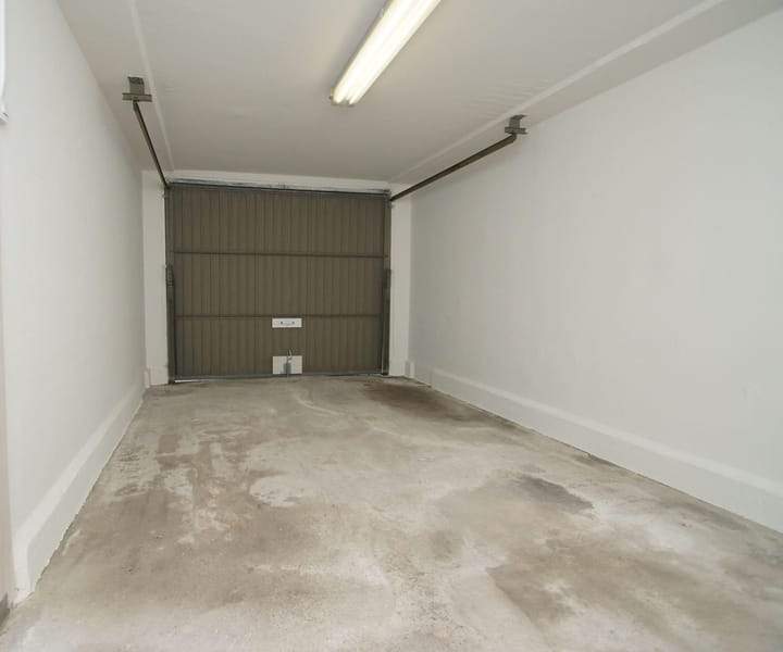 Garage aan Johannes Vermeerplantsoen, Voorschoten - Te Huur