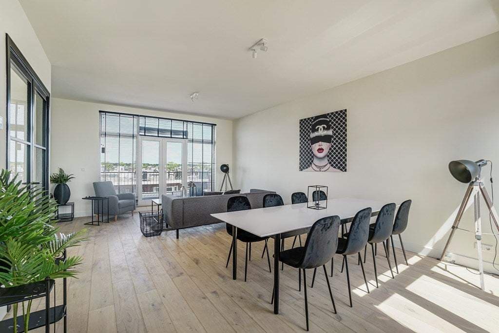 Flat Van Hogenhoucklaan, Den Haag