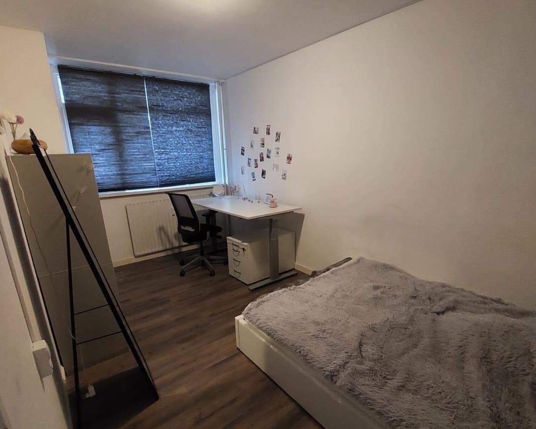 Unfurnished Room Hisveltplein, Arnhem - For Rent