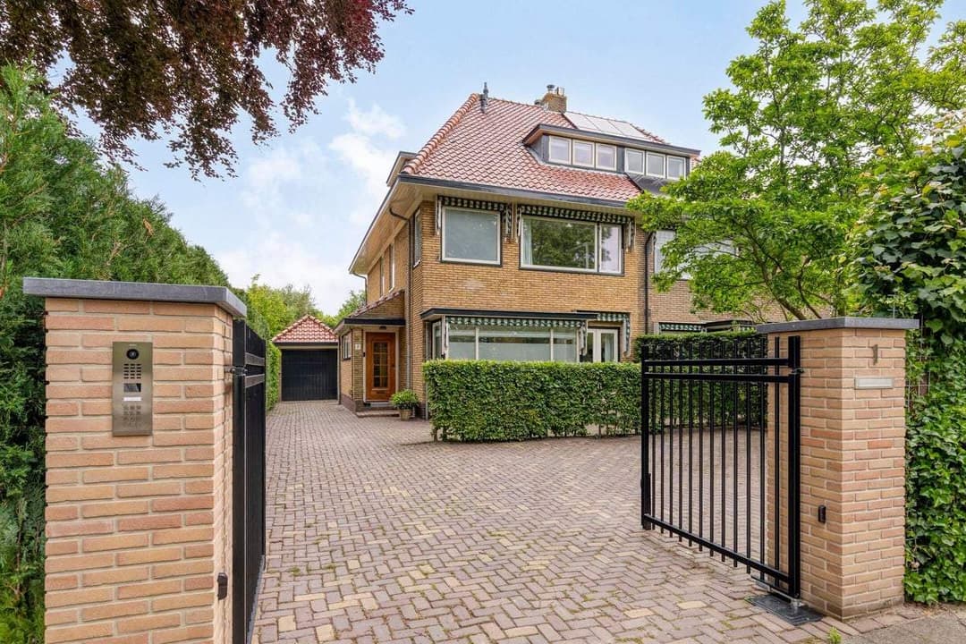 House Bachlaan, Heemstede - For Rent