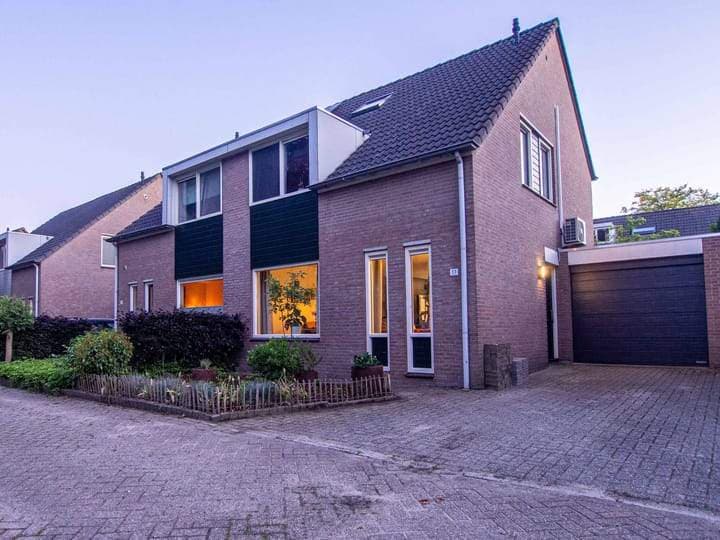 Semi-detached house Hoekakkerweg, Eindhoven - For Rent