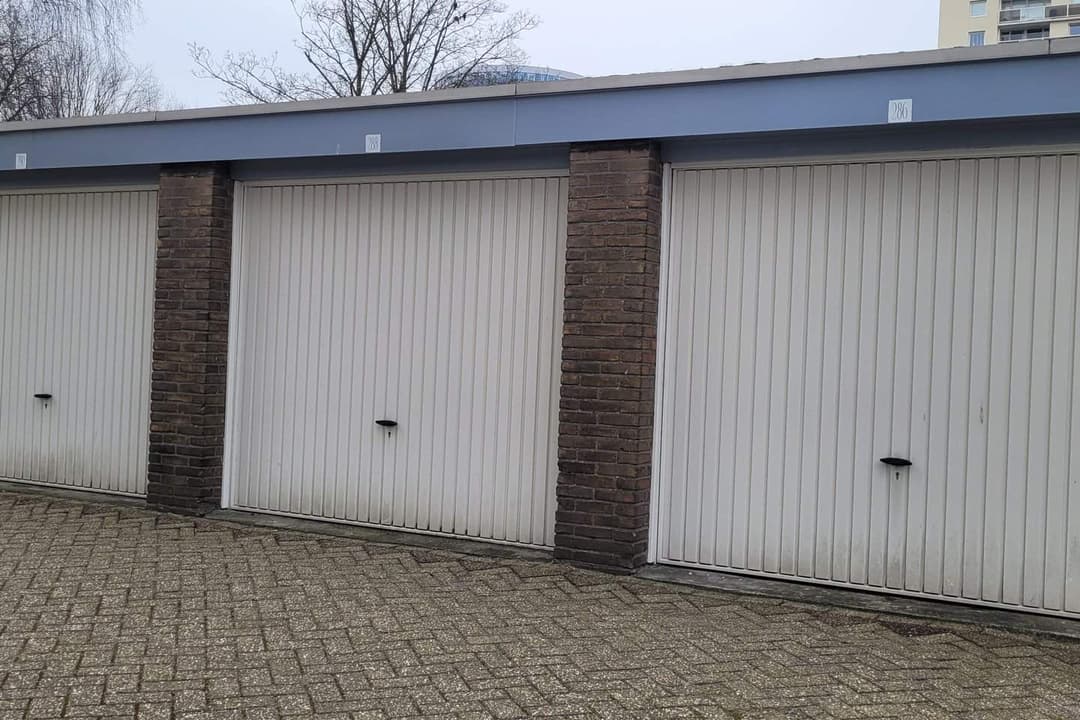 Garage Box Robert Kochlaan, Haarlem - Zu Vermieten