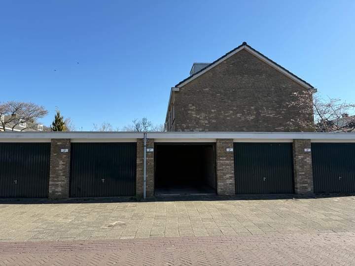 Garage Baron van Ghentlaan 2, Voorschoten - For Rent