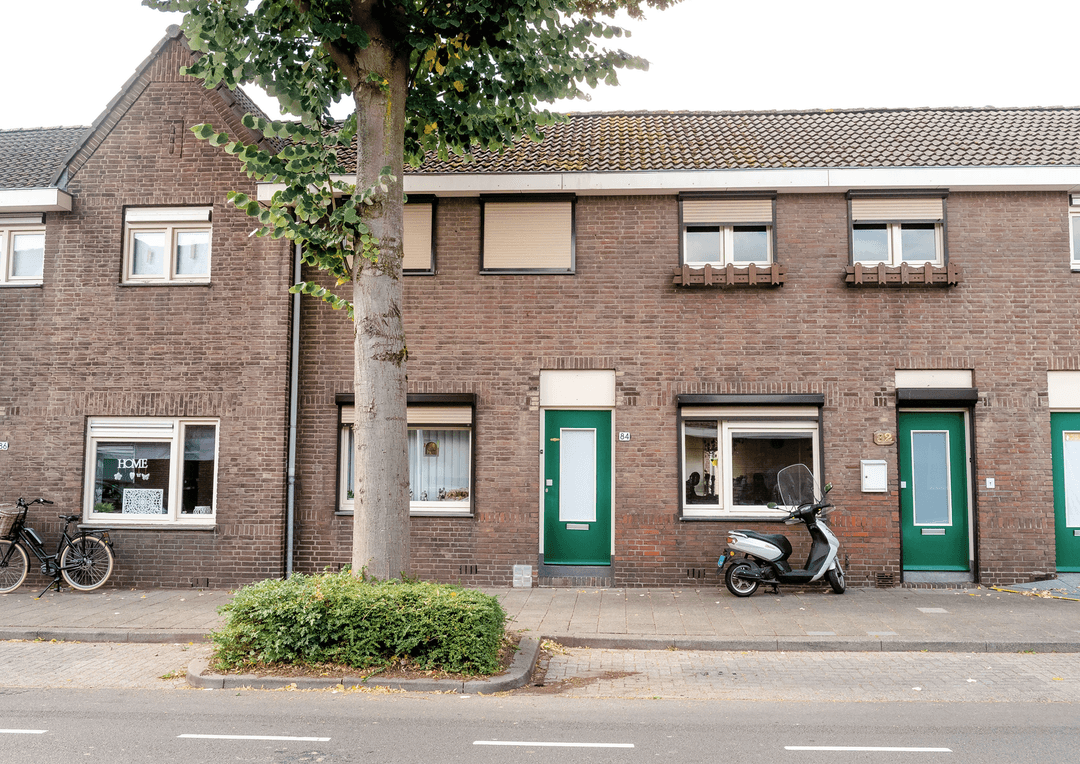 Ruttensingel 84, Maastricht - Mid-terrace House