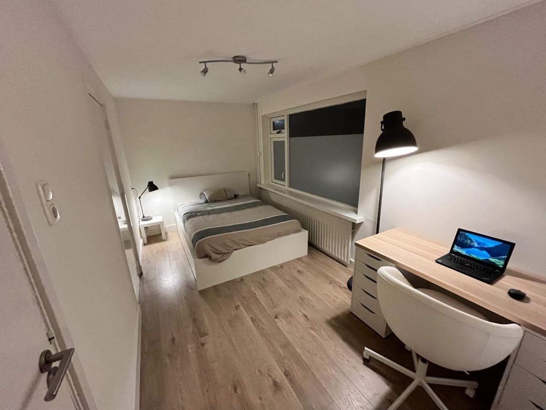 Chambre Meublée sur Broekweg, Lisse - À Louer