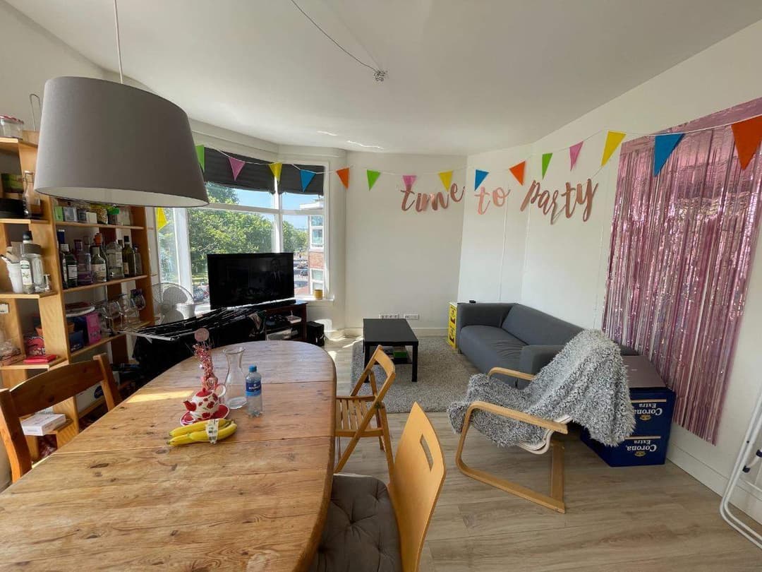 Kamer Monstersestraat, Den Haag - Half‑gemeubileerde kamer
