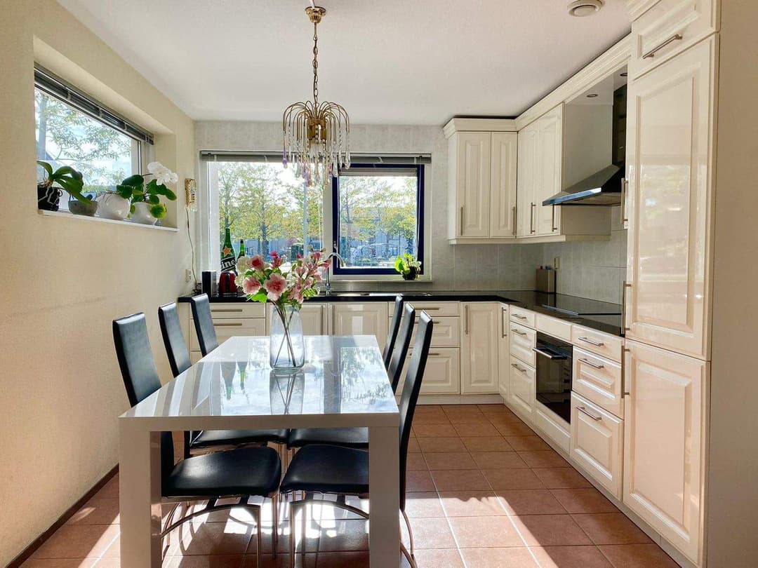 Floris Versterstraat 111, Almere - Furnished Corner House