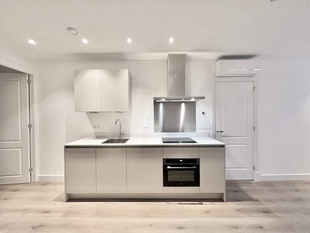 Flat Hobbemakade, Amsterdam - Te Huur