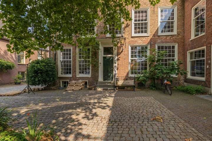 Pieterskerkhof 22, Leiden - Maison de ville monumentale à louer