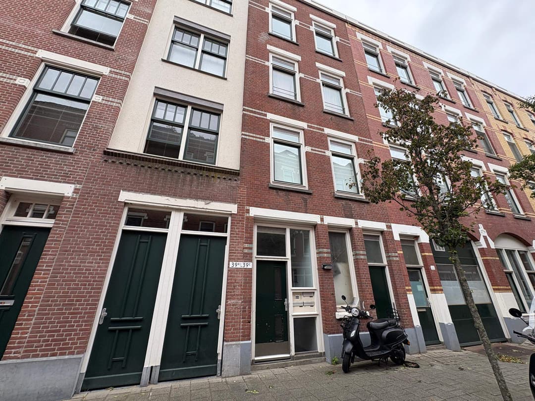 Burg Hoffmanstraat 39C, Rotterdam - 5-room Apartment