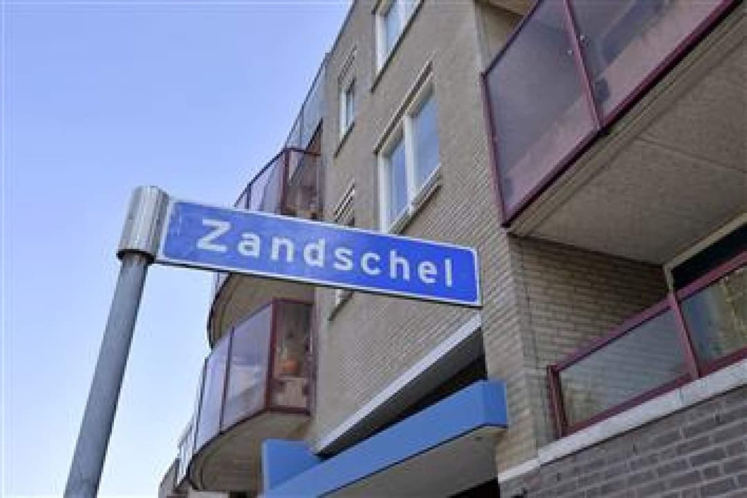 Family House Zandschel 24, Valkenswaard - For Rent