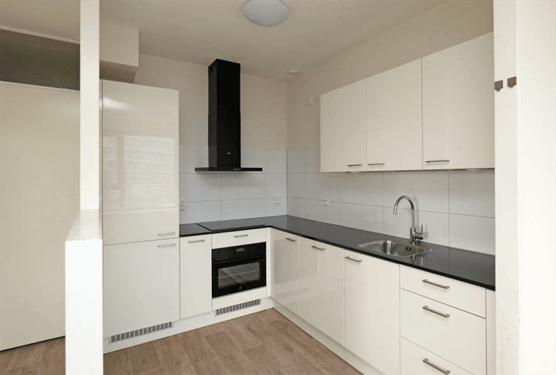 3-Room Apartment at Zuidplein, Rotterdam - For Rent