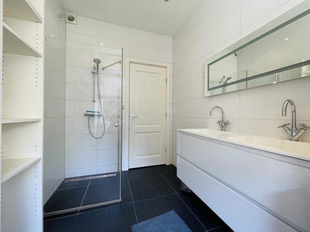 Flat Nieuwe Uitleg 35B, The Hague - For Rent