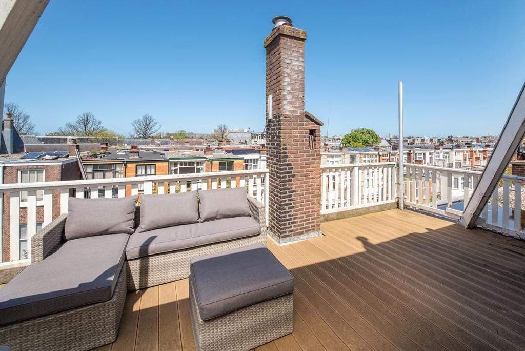 3-Layer Double Upper House Ten Hovestraat, Den Haag - For Rent