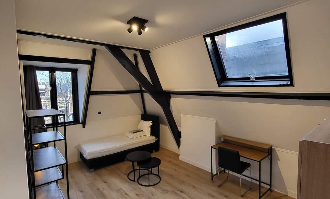 Kamer op Regentesselaan, Den Haag - Te Huur