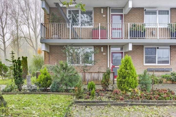 Appartement de 2 Chambres à Weegbreestraat, Nieuw-Vennep - À Louer